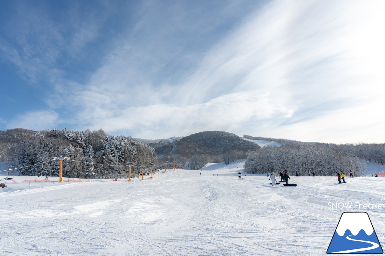 カムイスキーリンクス｜この上ないほど澄んだ青空と極上のパウダースノー。やっぱり『カムイ』は外れない！